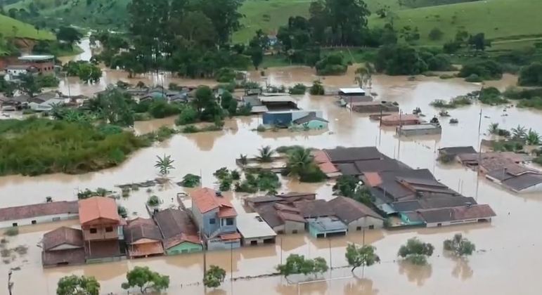 Mais de 220 mil pessoas foram afetadas pelas enchentes em 51 cidades da Bahia