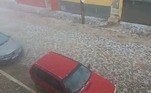 Desde segunda-feira (7) chove granizo em Minas Gerais. As pancadas geraram prejuízos e assustaram moradores. No sul do Estado, muitas plantações foram prejudicadas.