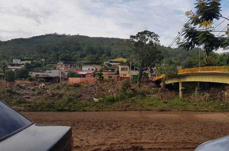 Cidades ficaram alagadas 