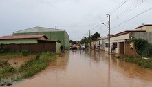 Chuva alaga casas e deixa famílias desalojadas em Pompéu (MG)