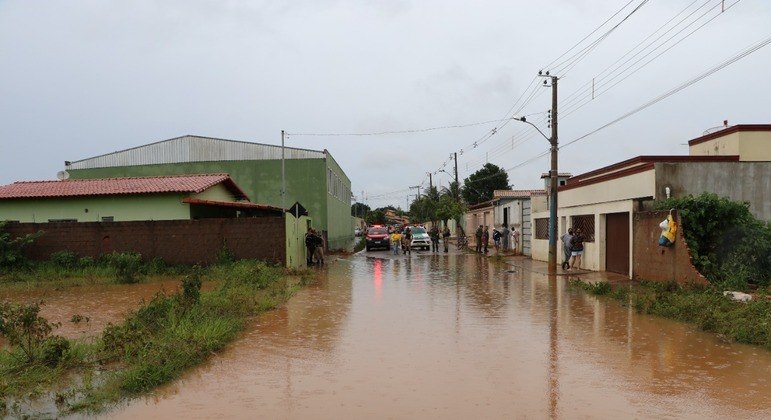 Casas no Centro da cidade ficaram alagadas