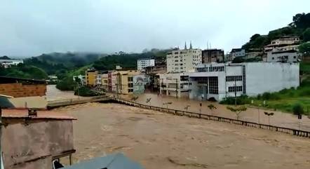 Ponte Nova registrou alagamento nesta terça (11)