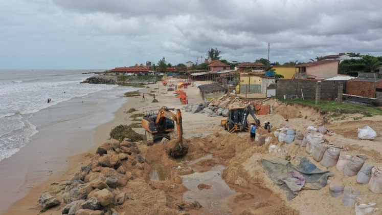 Segundo o governador, 19 cidades esto sendo atingidas pelas chuvas, e 66 esto em situao de emergncia. De acordo com a Defesa Civil, 286 pessoas esto feridas e 17 morreram