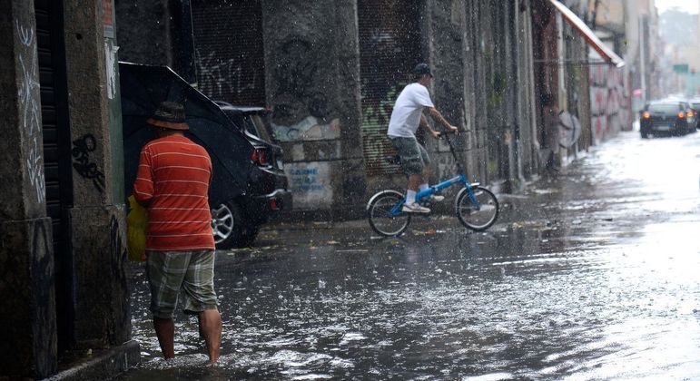 Chuvas castigam municípios brasileiros
