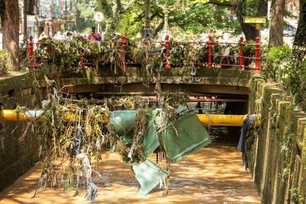 Chuvas em Petrópolis, na região serrana do Rio, deixam dezenas de mortos e cenário é de guerra na região