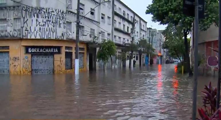 Região central de São Paulo fica intransitável