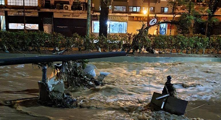 #Brasil: Sobe para 34 o número de mortos pelas chuvas em Petrópolis, diz prefeitura