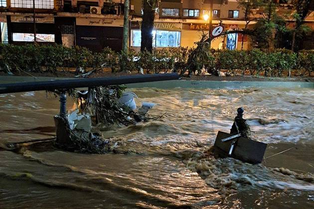 As secretarias de Desenvolvimento Social do estado e do município trabalham no acolhimento das vítimas. A Polícia Civil do Rio de Janeiro afirmou que os setores de perícia, de cartório, delegados da região serrana, apoio terrestre e apoio aéreo estão mobilizados para atender a cidade