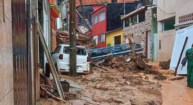 Muitos estabelecimentos ficaram fechados e os que abriram elevaram preços