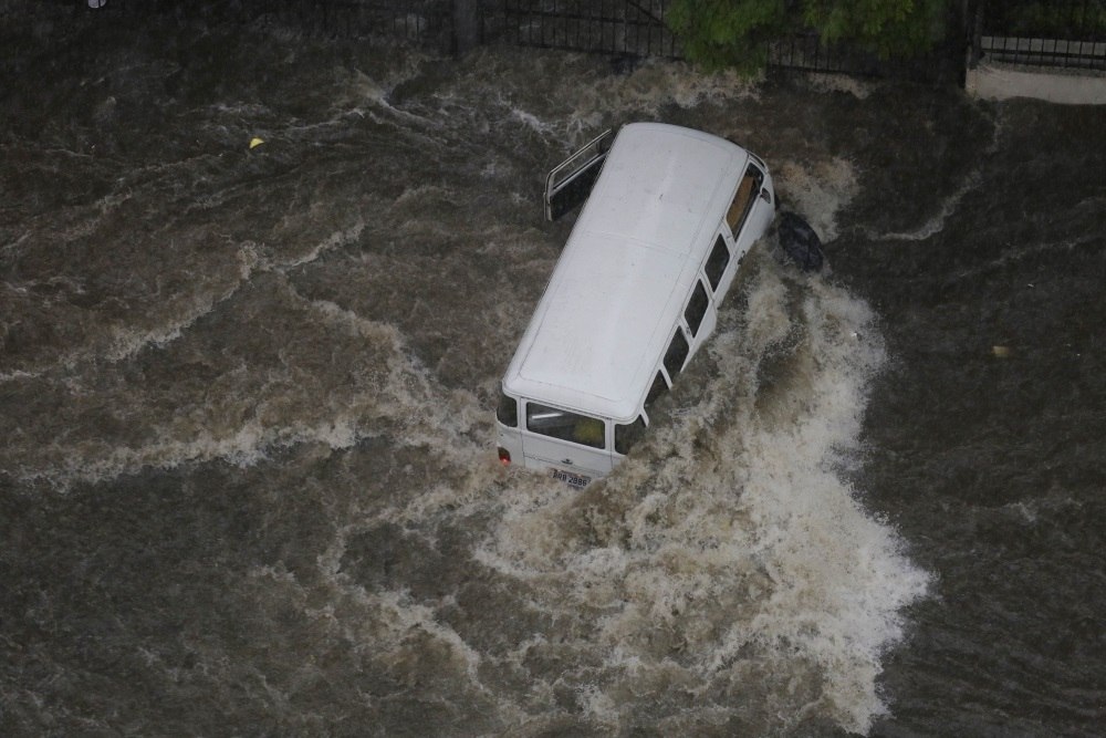 Chuva em São Paulo deixa capital com alagamento e vias ...