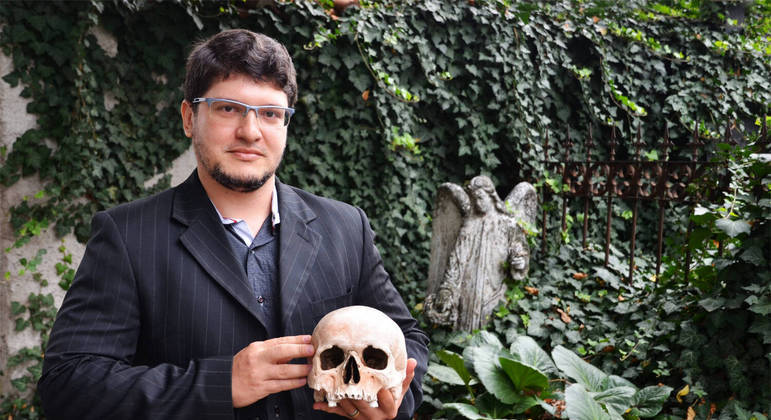Cícero Moraes descobre como eram as faces de crânios ancestrais