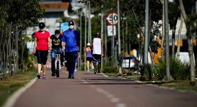 Ruas de São Paulo ficaram cheias mesmo com decreto de isolamento social 