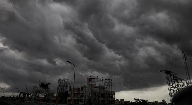 Ciclone Amphan se aproxima de Calcutá, capital do estado de Bengala, na Índia