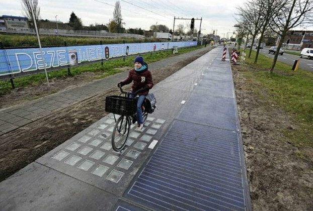 Ciclovia Solar (Holanda) - Mas a primeira ciclovia solar foi a da Holanda. Fica em Krommenie, a noroeste de Amsterdã, e inovou ao prover energia para a cidade. Ao receberem a luz solar, painéis de concreto com células fotovoltaicas de vidro geram energia usada pela população. 