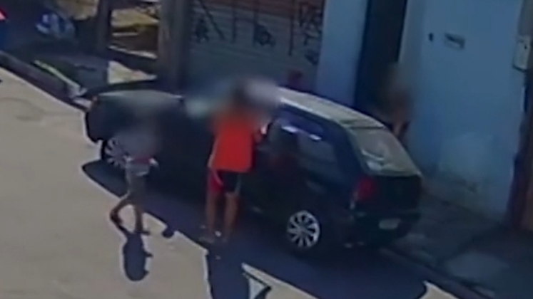 Maria José, mesmo machucada, foi quem conseguiu conduzir Evelin e Arthur para o hospital. Ela e a jovem estão internadas e conscientes, mas em estado delicado segundo familiares. Já o menino, faleceu no caminho