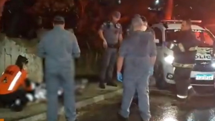 Alessandro estava com ferimentos no pulso e na barriga quando foi resgatado. O homem foi detido e levado ao hospital onde continuou sob escolta policial. As autoridades devem pedir a conversão da detenção em prisão preventiva. Ele seria então encaminhado a uma unidade prisional, onde aguardaria uma nova decisão por parte da Justiça.O Cidade Alerta vai ao ar de segunda a sexta, às 16h45, e aos sábados, 17h, na tela da Record TV.