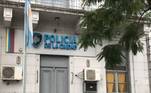 A polícia foi até o imóvel para coletar provas e a cena do possível crime está interditada até o momento. Ainda não se sabe se Emilly realmente caiu, pulou ou foi empurrada.O Cidade Alerta vai ao ar de segunda a sexta, às 16h50, e aos sábados, 17h, na tela da Record TV.