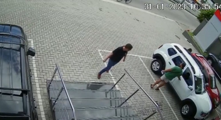 Em seu depoimento, o suspeito revelou que conheceu Bruno por meio de de um aplicativo e saíram diversas vezes para fazer&nbsp;programa. Na primeira ocasião, inclusive, envolveu também o então companheiro do assistente de produção