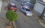 Novas imagens das câmeras de segurança flagraram o momento
exato da chegada dos criminosos até a casa de Diego. Dentro de um carro prata,
os suspeitos aguardam a saída do influencer e aproximam o veículo. Logo depois,
disparam várias vezes contra a vítima