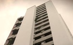 A vítima caiu do quarto andar de um prédio, no Morumbi, em São Paulo. A dúvida da polícia seria se ele pulou ou se foi jogado