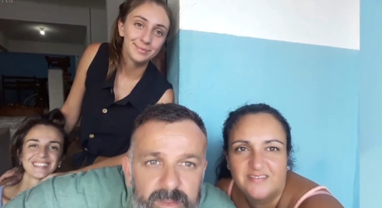 Em vídeo, os pais revelam que estão desesperados com o sumiço: 