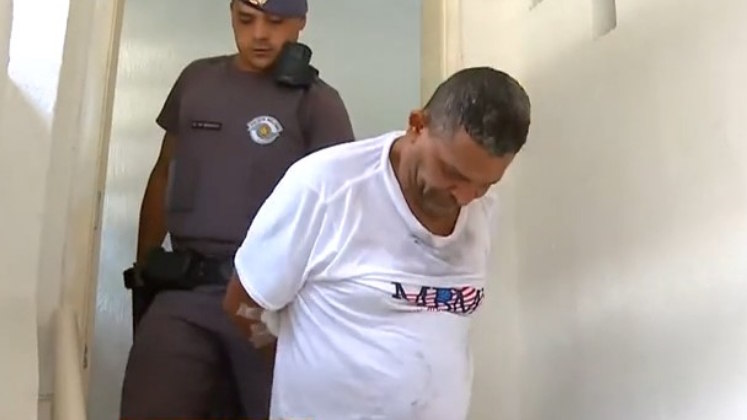 O Cidade Alerta traz detalhes sobre a prisão de Joselito, um homem de 50 anos após atacar a ex-mulher, Daiana, de 24, com golpes de faca em Carapicuíba, São Paulo. Um ataque cruel, covarde e uma relação marcada por episódios de violência doméstica. Entenda o caso a seguir