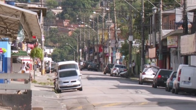 Há poucas câmeras de segurança próximas ao local onde o crime aconteceu. Uma delas é em uma adega a cerca de 50 metros do bar. De acordo com a família, a Polícia Civil já mandou uma equipe ao local para investigar o caso. Uma câmera de segurança de uma base da Guarda Civil da cidade também pode ter flagrado a placa do veículo utilizado para cometer este assassinato