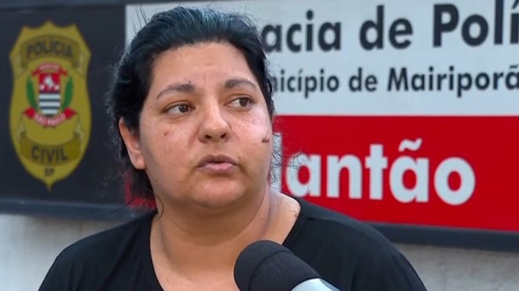 Katia disse que conseguiu fugir, entrou
na casa e fechou a porta. Porém, o agressor conseguiu arrombar e voltou a
agredi-la. A vítima teve que fingir estar morta para cessar as agressões. 