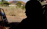 O Cidade Alerta teve acesso com
exclusividade às mensagens enviadas para Beatriz Félix, a mãe de Maria
Cecília, de 4 anos, que foi assassinada supostamente pelo próprio pai, Nadiro.
O suspeito enviou áudios e fotos da criança chorando momentos antes do crime.
Em entrevista à Record TV, ela diz acreditar que a família esteja encobrindo o possível assassino, caso esteja vivo. A criança morreu por asfixia e enforcamento. Entenda o caso