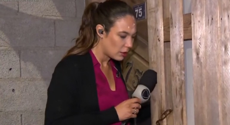 Durante a gravação da reportagem, a mãe da adolescente
afirmou que a jovem já havia sido apreendida dias antes de participar da
entrevista com o programa, que foi ao ar na última sexta (14). A apreensão teria
acontecido na quarta (12): 