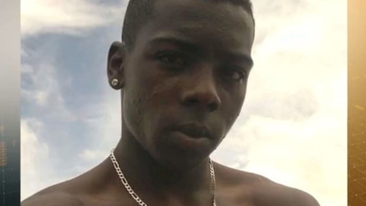 Ao entrar na briga, DG agrediu a vítima, que caiu na calçada. Clebinho, com medo de algo acontecer com ele, fugiu do local. Segundo relatos, Diogo começou a atravessar a rua para ir embora, mas tomou outra decisão. Retornou, foi até a vítima e pisou sobre a cabeça de Erick 