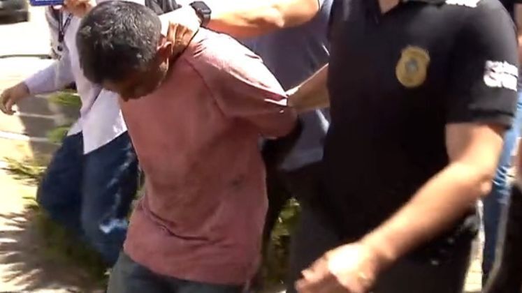 O segundo detido chegou horas depois. Horácio Carlos Ferreira Barbosa, de 49 anos, deu detalhes sobre um crime sórdido em seu depoimento, afirmando que executou os filhos de Elizamar