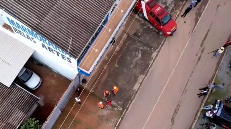 Nesta terça-feira (24), três corpos foram encontrados em um local a 2 km do cativeiro, o que pode gerar uma reviravolta no caso. A nova teoria sugere que integrantes do PCC descobriram o plano macabro de Marcos e decidiram fazer justiça com as próprias mãos.   O Cidade Alerta vai ao ar de segunda a sexta, a partir das 16h30; e aos sábados, às 17h, na Record TV.  