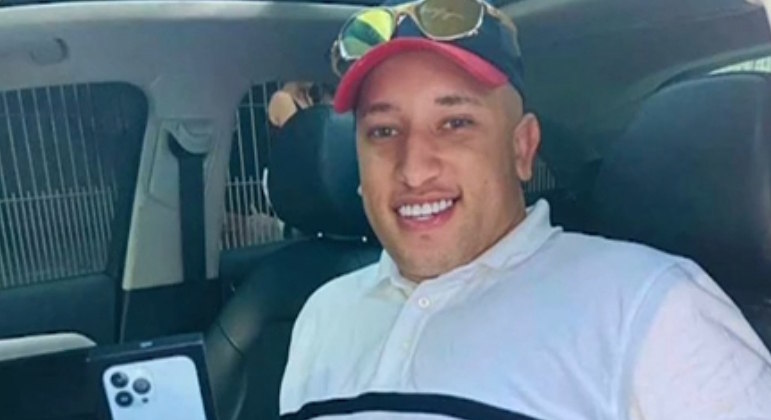 O Cidade Alerta mostrou o caso do
Wesley, que tirou a própria vida com dois tiros no peito após assassinar sua ex-namorada, a modelo Aline, de 23 anos, com quatro disparos, em um apartamento na
região de Guarulhos (SP). Entenda o que aconteceu!