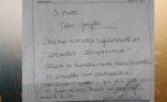 Talita apresentou um receituário médico que diz que a criança apresentava atraso de desenvolvimento e por conta da irritabilidade mordia as unhas. 