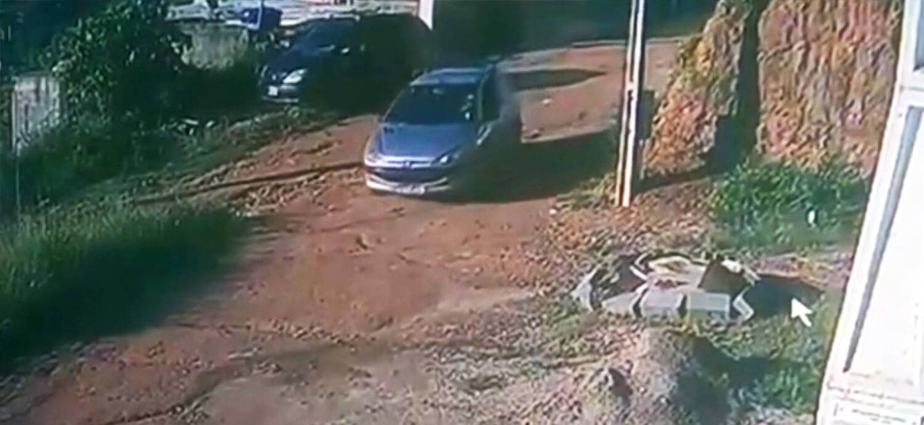 Um carro prata foi identificado em um dos circuitos (Reprodução/Record TV)