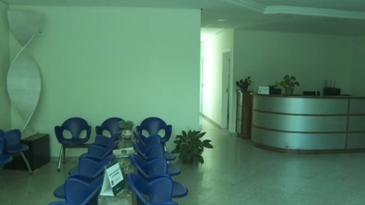 A equipe da TV Record tentou entrar em contato com o suspeito e com o advogado de defesa, foi até a clínica e a residência do suspeito, mas não obtiveram respostas