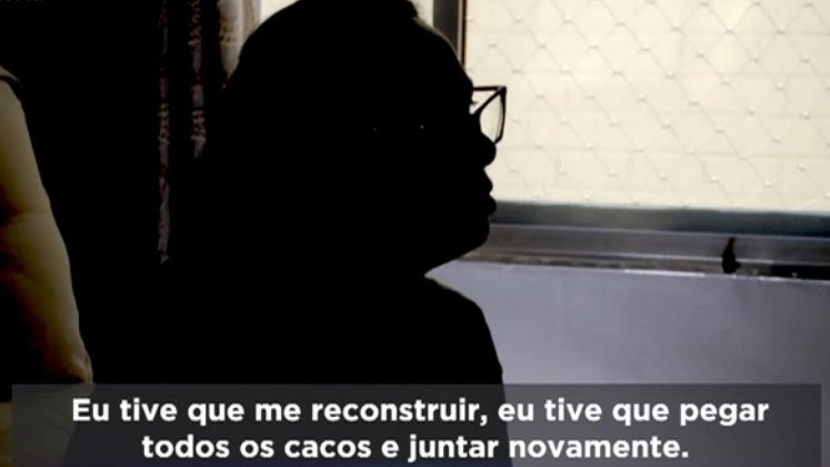 Dias depois, outra vítima decidiu contar sua história. A mulher relatou que, após a operação, estava sozinha no consultório com o cirurgião, supostamente para assinar a alta médica. Porém, ele entrou com mais uma medicação e pediu para a paciente tirar a roupa