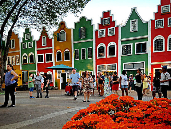 Cidade considerada pelo público como uma das mais bonitas: Holambra - Estado: São Paulo - Destaques: flora e arquitetura que lembra a Holanda
