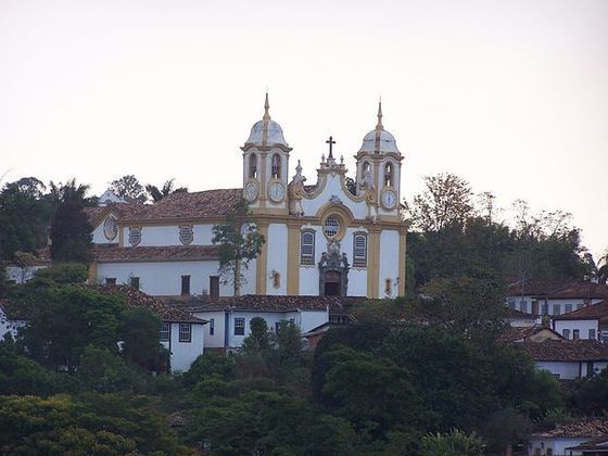 Cidade: Tiradentes - Estado: Minas Gerais - Destaques:  arquitetura da era colonial barroca, principalmente a Igreja Matriz de Santo Antônio, e alto valor histórico. 