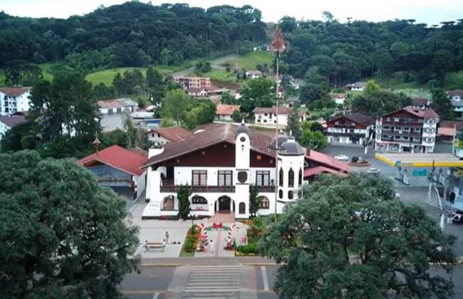 Cidade: Treze Tílias - Estado: Santa Catarina - Destaques: arquitetura e gastronomia da cultura austríaca