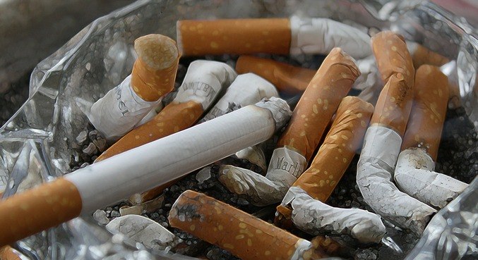 Ao menos 69 dessas substâncias presentes no cigarro provocam câncer
