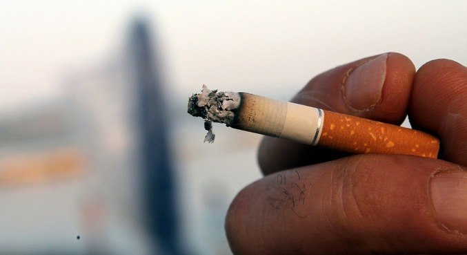 Quem fuma tem 50% mais chance de sentir pelo menos 10 sintomas da covid-19