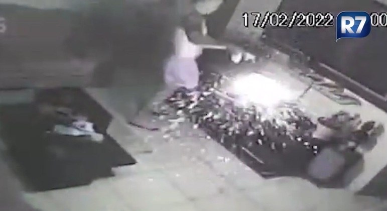 Cigarro eletrônico explode