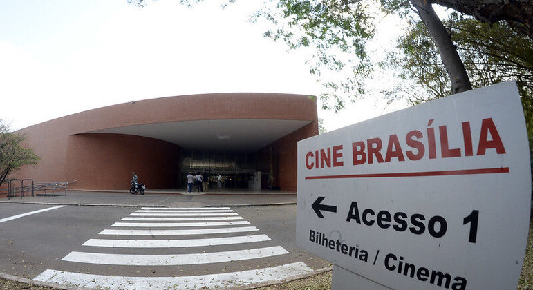 Acesso 1 do Cine Brasília onde ocorre a mostra de filmes 