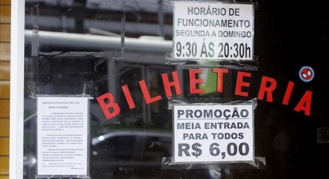 Região central de São Paulo concentra diversas salas de cinema pornô