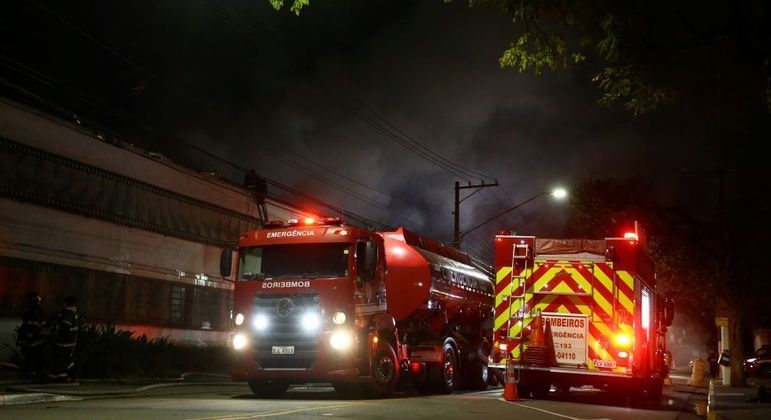 Incêndio consumiu galpão da Cinemateca na Vila Leopoldina, zona oeste de São Paulo