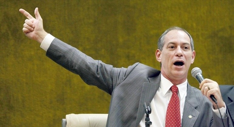 Ciro quer dar a Bolsonaro destino que povo italiano deu ao