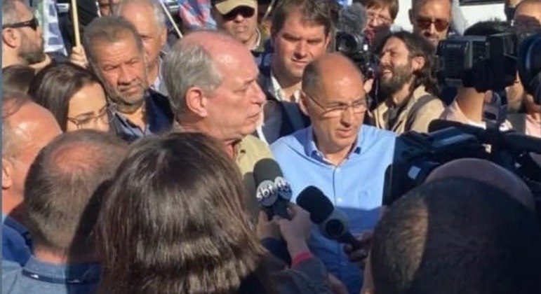 Ciro Gomes (PDT) durante evento de campanha neste sábado, em Porto Alegre (RS)