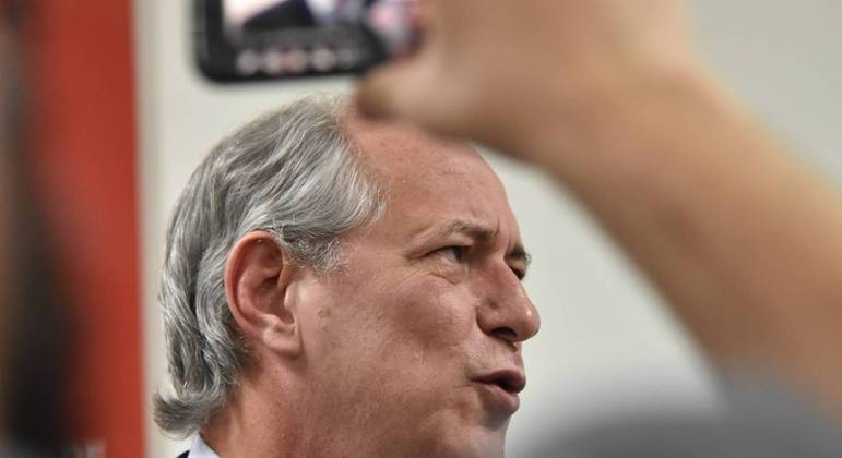 Ciro Gomes bate boca com manifestantes em Ribeir o Preto